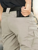 Calça cargo masculina tática de tecido ripstop em poliéster com múltiplos bolsos com zíper na lateral e coxa, corte reto e passante largo para cinto tático, disponível em várias opções de tamanho do P ao EGG, ideal para uso urbano e ao ar livre.