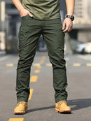 Calça cargo masculina tática de tecido ripstop em poliéster com múltiplos bolsos com zíper na lateral e coxa, corte reto e passante largo para cinto tático, disponível em várias opções de tamanho do P ao EGG, ideal para uso urbano e ao ar livre.