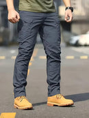 Calça cargo masculina tática de tecido ripstop em poliéster com múltiplos bolsos com zíper na lateral e coxa, corte reto e passante largo para cinto tático, disponível em várias opções de tamanho do P ao EGG, ideal para uso urbano e ao ar livre.