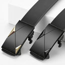 Cinto de couro masculino preto com fivela automática de trilho em liga metálica e aço inox, design moderno de linhas limpas, ideal para uso social e casual, ajuste sem furos para um caimento firme e confortável na cintura ao longo do dia.
