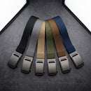 Cinto tático masculino em nylon canelado de alta densidade com fivela automática de catraca em liga metálica gunmetal fosco, largura de 3,6 cm, comprimento de 120 cm cortável, disponível em preto, caqui, marrom, cinza, verde militar e azul marinho, com sistema de liberação rápida lateral.