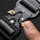 Cinto tático masculino Cobra em nylon 100% trançado de alta densidade com fivela de metal reforçado e sistema de liberação rápida estilo cobra, largura de 3,6 cm, comprimento ajustável até 120 cm, disponível em preto, verde militar, cinza, azul marinho, caqui e marrom, resistente à água e cortável para ajuste permanente.