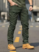 Calça cargo masculina tática de tecido ripstop em poliéster com múltiplos bolsos com zíper na lateral e coxa, corte reto e passante largo para cinto tático, disponível em várias opções de tamanho do P ao EGG, ideal para uso urbano e ao ar livre.