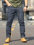 Calça cargo masculina tática de tecido ripstop em poliéster com múltiplos bolsos com zíper na lateral e coxa, corte reto e passante largo para cinto tático, disponível em várias opções de tamanho do P ao EGG, ideal para uso urbano e ao ar livre.