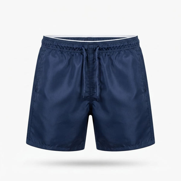 Short tactel masculino na cor marinho, vista frontal still life, mostrando cintura elástica com acabamento branco, cordão de ajuste centralizado e bolsos laterais, ideal para praia, treino e uso casual no verão.